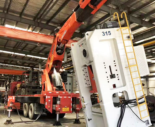 白鹭湖管理区提升工作效率，选择优质折臂吊租赁服务