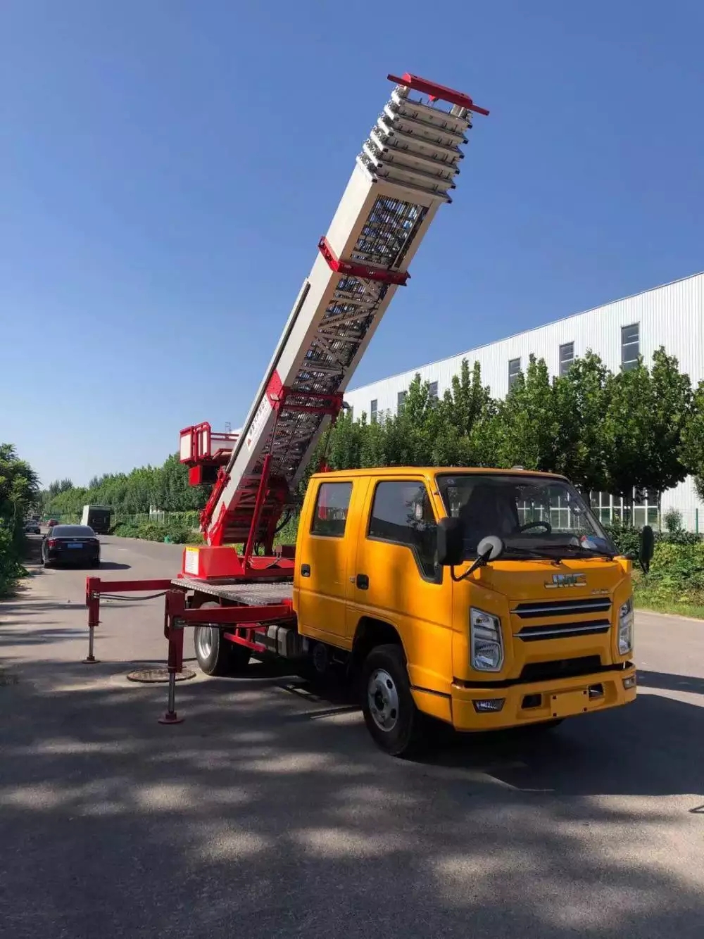 白鹭湖管理区附近的云梯车出租服务：轻松解决高空作业需求