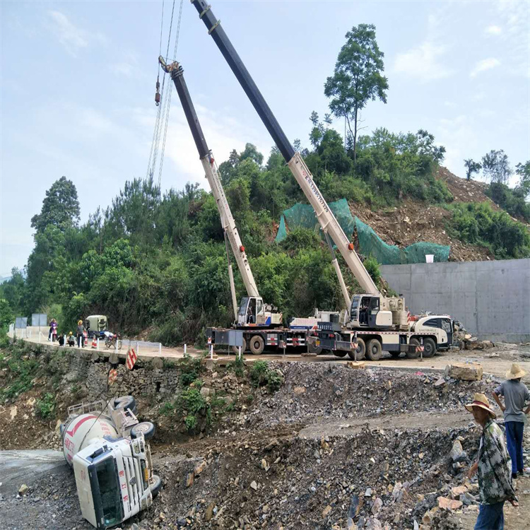 白鹭湖管理区汽车掉沟里叫吊车救援要多少钱